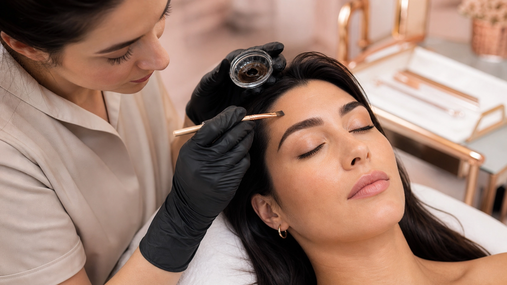 Augenbrauen- und Wimpernbehandlung bei BQueen